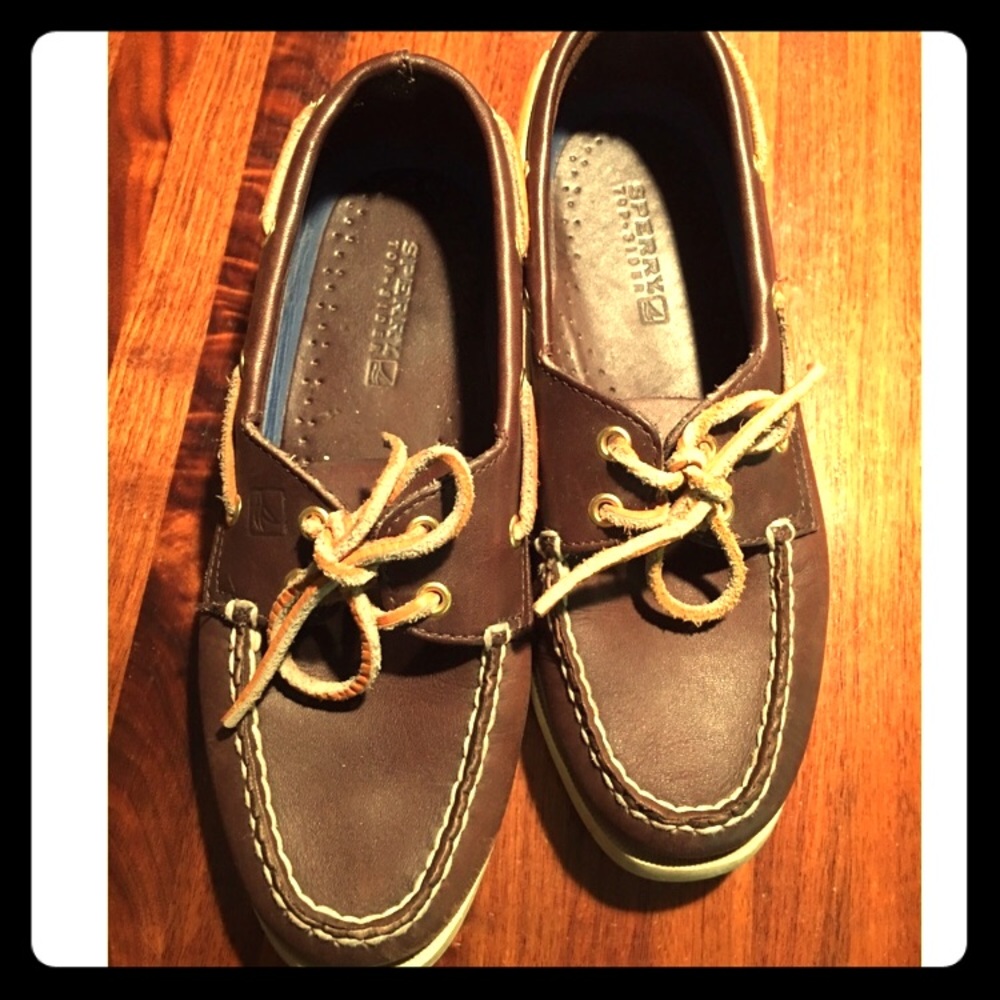 Women’s sperry size 7- leather boat shoes